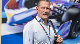 Jos Verstappen niet aanwezig in Djedda, 'Verstappen heeft Marko-clausule' | GPFans Recap