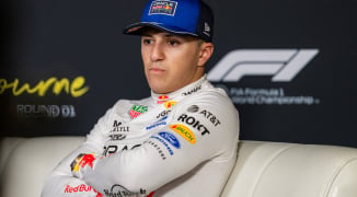 Isack Hadjar baalt flink van pech in Singapore: 'Ik wil gewoon rijden'