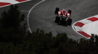 Leclerc klokt snelste tijd in tweede training Bakoe, Verstappen kan niet aanhaken