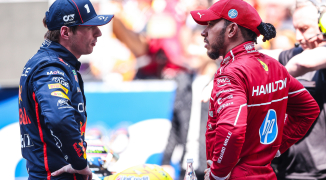 Hamilton zat Verstappen in de weg en wijst naar onduidelijkheid