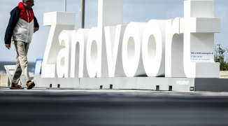 Eerste crash in Zandvoort al een feit: trucks crashen bij ingang circuit