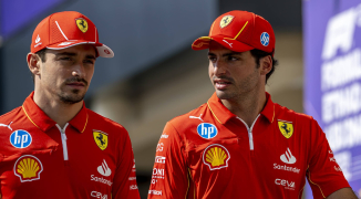 Leclerc ENALTECE a Sainz en Ferrari