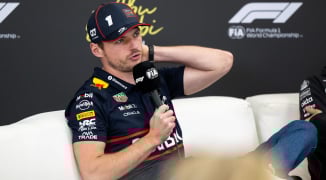 Verstappen zonder familie in Abu Dhabi: "Niet gepland dat ik nog in titelgevecht zou zitten"