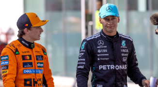 Fluitconcert voor Russell in Oostenrijk tijdens drivers parade