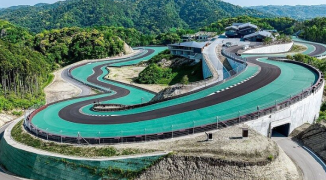 Miljardair laat voor $200 miljoen eigen privécircuit bouwen om tegen vrouw en kinderen te racen