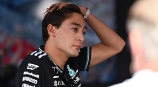 Russell blijft bij Mercedes in 2026: 'Geen haast met verlengen'