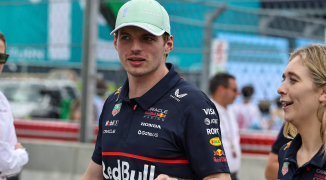 Verstappen grapt over pasgeboren dochter: "Net een kip in de verpakking in de supermarkt"