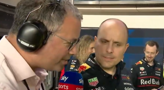 Ted Kravitz neemt bizar interview met Lambiase af en vraagt hem naar vluchtnummer