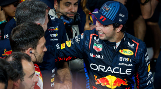 Checo Pérez hoy: Confirman su estatus en Red Bull, pero es castigado por la FIA