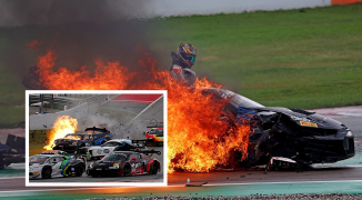 GT-coureur ontsnapt uit vlammenzee na crash op circuit Barcelona