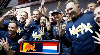 Verstappen schaart zich met vier titels op rij in illuster rijtje F1-coureurs