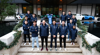 Ocon en Gasly bezoeken voetballegende en Alpine-ambassadeur Zidane in Madrid