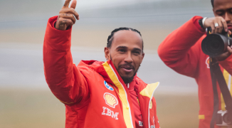 Hamilton over zijn eerste meters voor Ferrari: "Had de grootste glimlach op mijn gezicht"