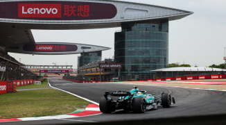 FIA doet uitspraak over contact Alonso en Sainz, stewards delen forse straf uit