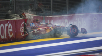 Van kwaad tot erger voor Sainz: Ferrari-coureur krijgt flinke boete na crash