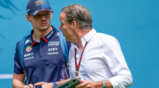 Vermeulen eerlijk over gesprekken Mercedes en McLaren: "Feit is dat Verstappen het snelst is"