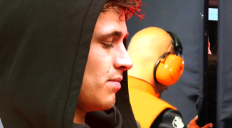 VIDEO: Diskwalificatie Norris dreigt, paniek in McLaren-pitbox