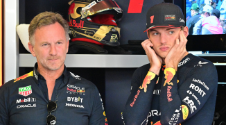 Verstappen verklaart 'f***ing dom'-opmerking: 'Wilden pitstop maken met fikkende auto'