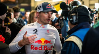 VIDEO | Max Verstappen nam risico's op Nürburgring: 'Maar maakte maar één fout'
