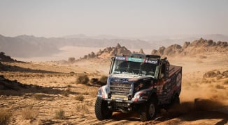 Dakar 2026: Van Kasteren over de kop in Etappe 5, Van den Brink voert de druk op bij Macík