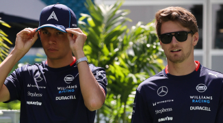 Albon start vanuit pitstraat: Williams-coureur krijgt nieuwe elektrische componenten