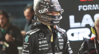 Russell duidelijk over hoe hij van Verstappen verloor: "Daar heb ik mijn banden vernield"