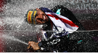 VIDEO | Hamilton wint met Verstappen achter zich, Clarkson wijst naar verhuisplannen Newey