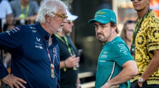 'Alonso deelt waarschuwing uit aan Aston Martin door met Briatore gespot te worden'