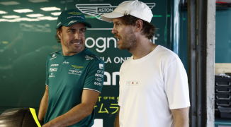 CARICIA a Alonso y PUÑETAZO a Vettel