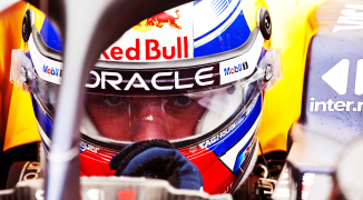 Verstappen licht tipje van de sluier op over nieuw helmdesign: "Klein beetje anders"