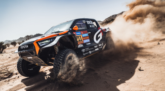 Dakar 2025: Henk Lategan grote verrassing in proloog, Van den Brink wint bij de trucks