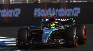 Mercedes-problemen nog groter dan gedacht: 'Hamilton 60% op het gas waar Verstappen vol gas kon'