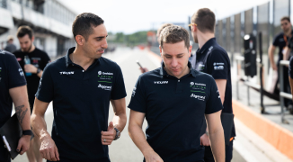 Frijns vertelt over handblessure en mogelijke vervolgoperatie: "Bot stak uit mijn hand"