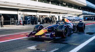 Hadjar bijt het spits af voor Red Bull Racing tijdens eerste testdag in Barcelona