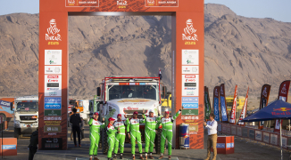 Dakar 2025: De Groot breekt duim bij angstaanjagende crash met lokale: "Anders was hij dood"