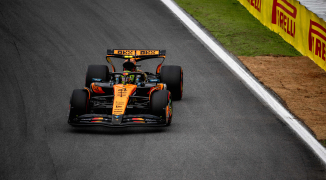 Norris grijpt pole tijdens desastreuze kwalificatie voor Verstappen en Red Bull