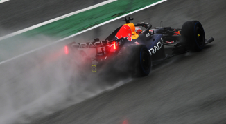 VIDEO | Red Bull Racing niet in actie in Barcelona na crash Hadjar