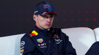 VIDEO: Hamilton praat Nederlands met Verstappen tijdens persconferentie