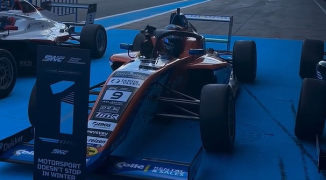 Zoon van Jan Lammers pakt eerste zege in F4: 'Lastige kwalificatie, maar daarna gewonnen'