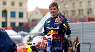 Verstappen heer en meester in Azerbeidzjan bij dramatische dag voor McLaren