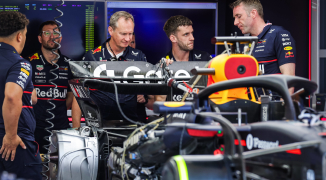Red Bull verspilt geen tijd: werkzaamheden aan auto Verstappen
