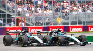Groot spektakelstuk in Canada: Antonelli wint, Russell valt uit en Verstappen naar het podium