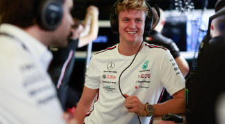 Schumacher in MCL38 van McLaren in actie op Silverstone voor bandentest