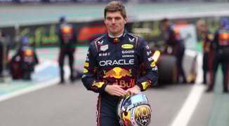 Verstappen kan podium na pitstart en lekke band niet geloven: 'Heel trots op Red Bull'