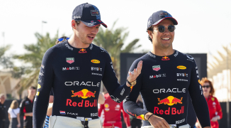 Explican la RIVALIDAD entre Checo y Verstappen en Red Bull