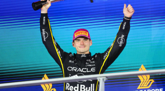 Verstappen grapt in perszaal over wereldtitel: "De kans is 50/50"