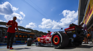 Sainz en Ferrari sterk in eerste vrije training Hongarije, Verstappen tweede
