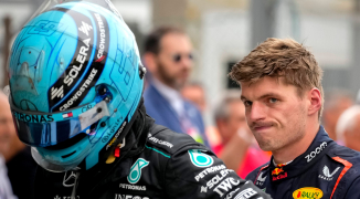 Fans zien Verstappen en Russell dezelfde tijd rijden: 'Bizar dat dit twee keer is gebeurd'
