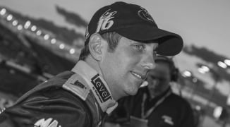 Motorsport legend dies with his family in tragic plane crash