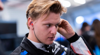 Emotionele Schumacher maakt melding van overlijden hondje Angie